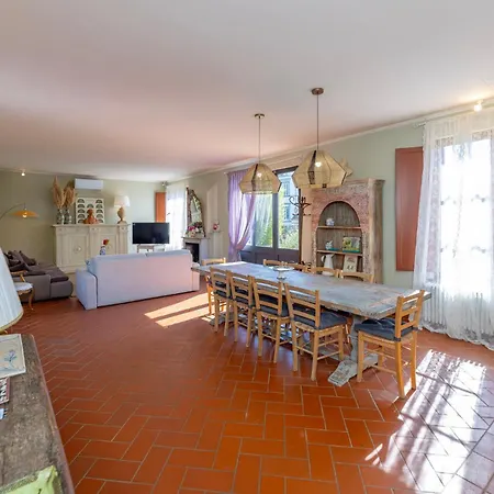 Exclusive With Two Pools And Private Garden *