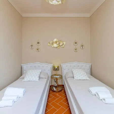 Exclusive With Two Pools And Private Garden * Capannori